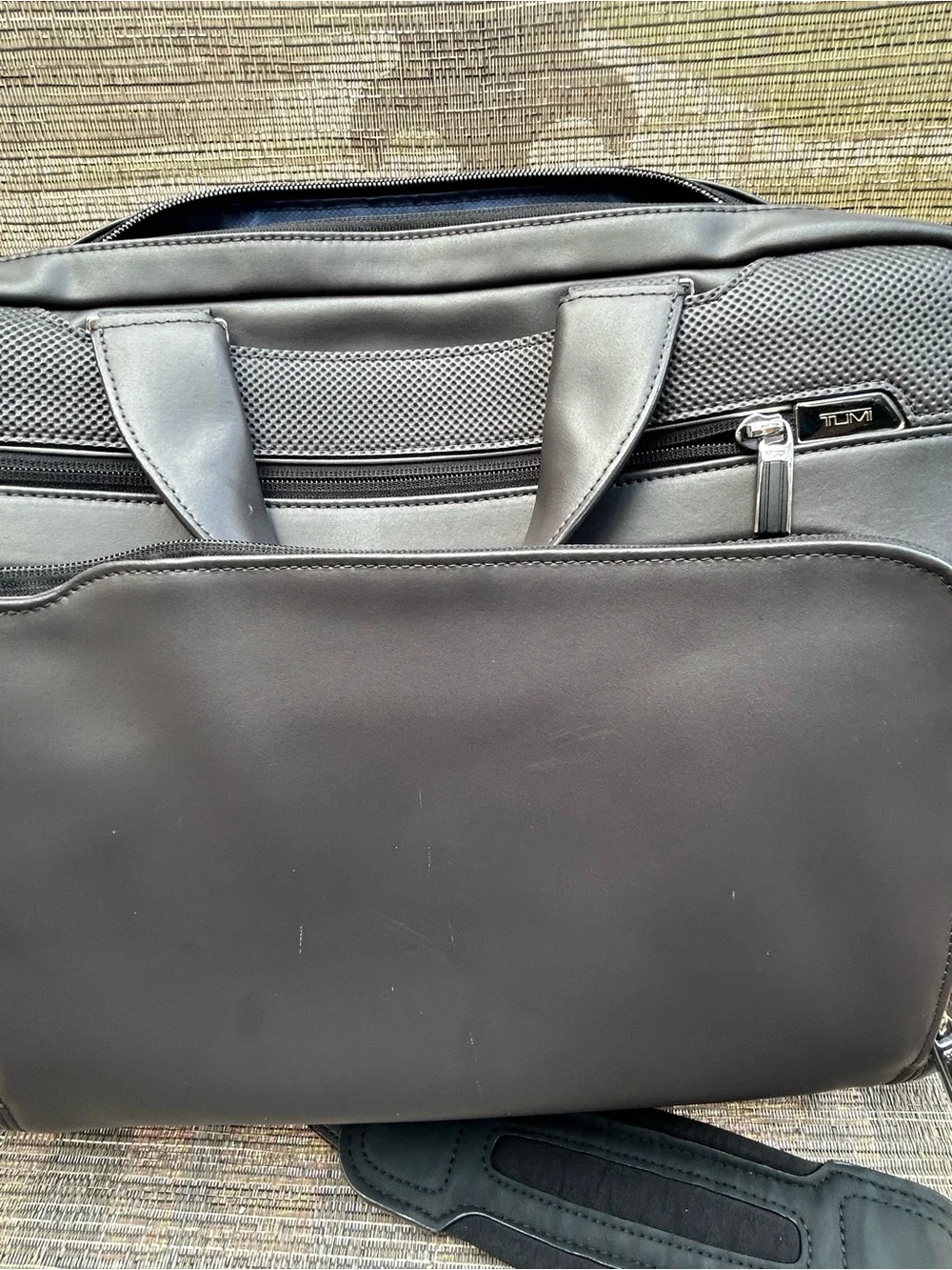Tumi Saweyr Arrive Taupe 16” Men's Laptop Briefcase Top Handles Shoulder Strap